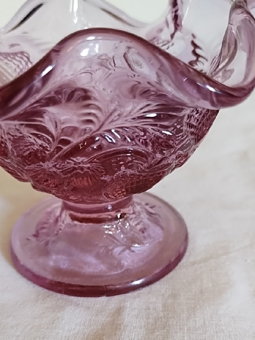 FENTON VINTAGE DUSTY ROSE STRAWBERRY PATTERN DISH - Picture 2 of 6